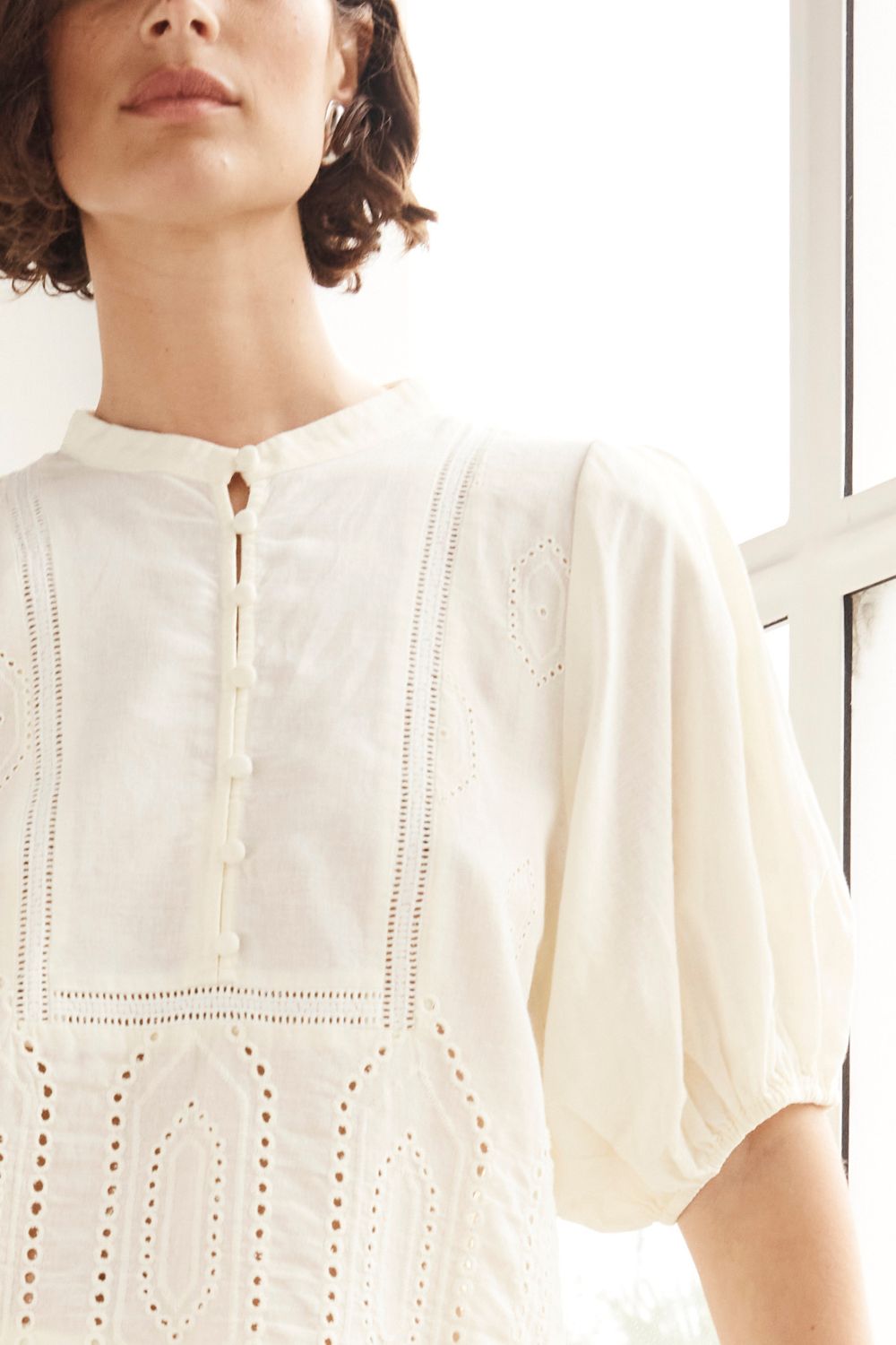 gleam top - cream broderie