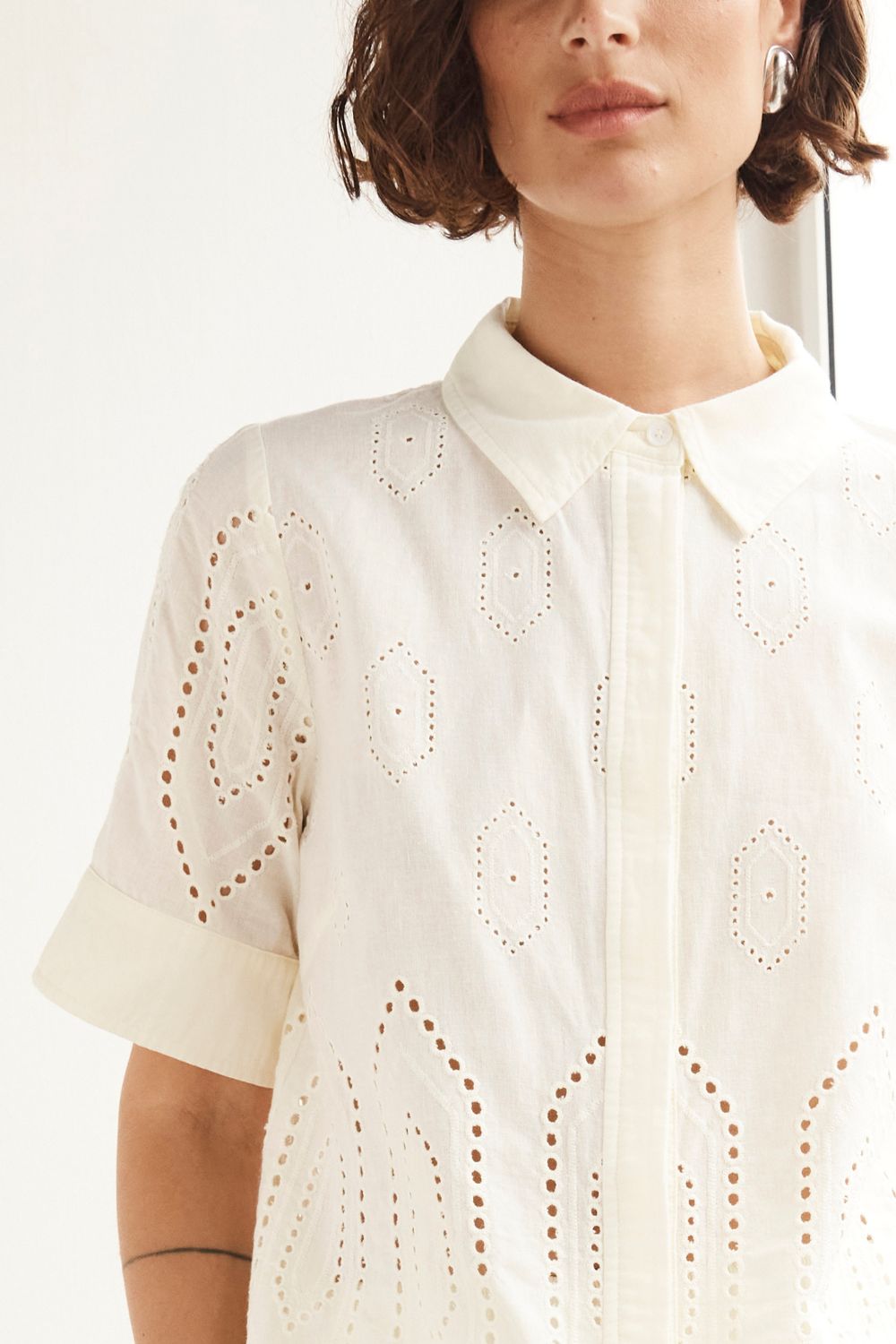 pixel top - cream broderie